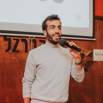 מאור בניאן הקריין