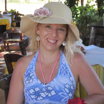 יעל נעמני logo