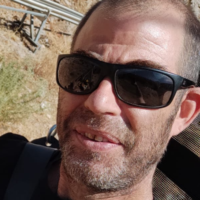 זאב מנדלוביץ׳ - סטודיו של מעצב גרפי