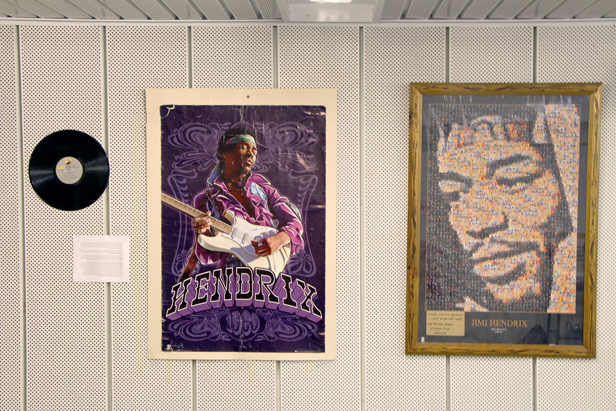 Entry 89842 in house number two by אור נגר