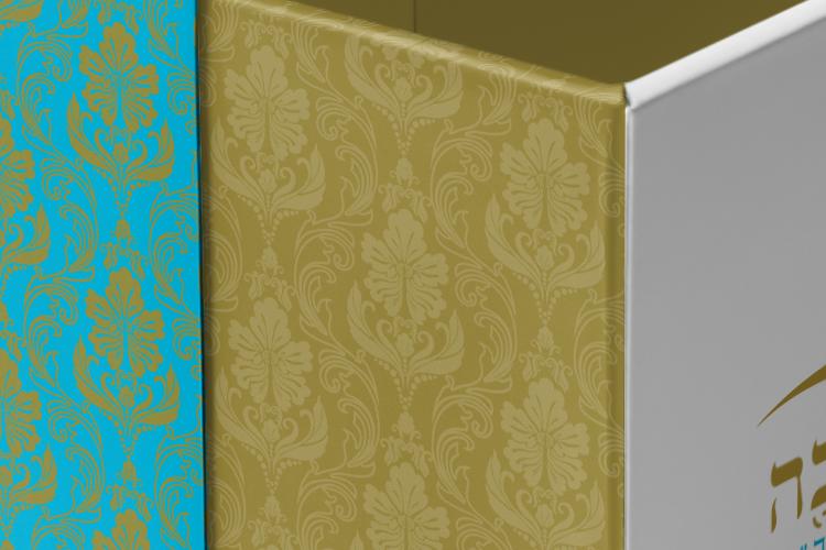 Open Zoomed Related Entry 04_Box Mock-up_opened_perspective view 1.jpg