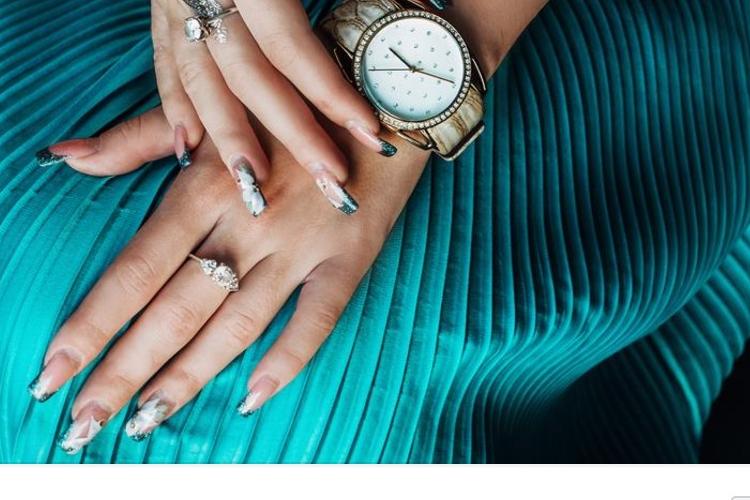 Open Zoomed Related Entry UAE womens ad.jpg