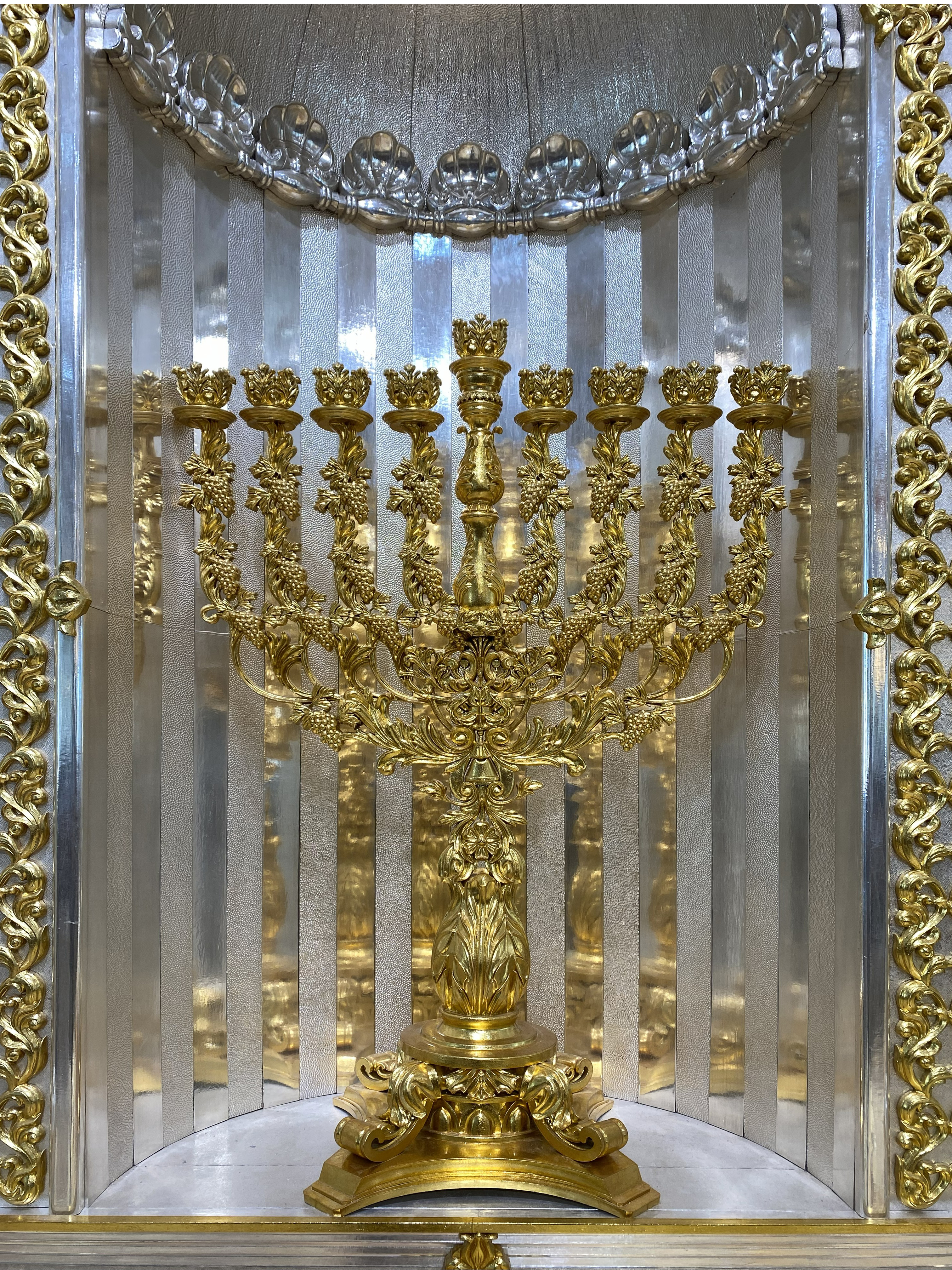 Entry 340629 in חנוכיה בישיבת עטרת שלמה by MOSHINDESIGN